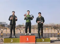 “逆境突破!-车手在极端环境下的生死较量” “逆境突破!-车手在极端环境下的生死较量”