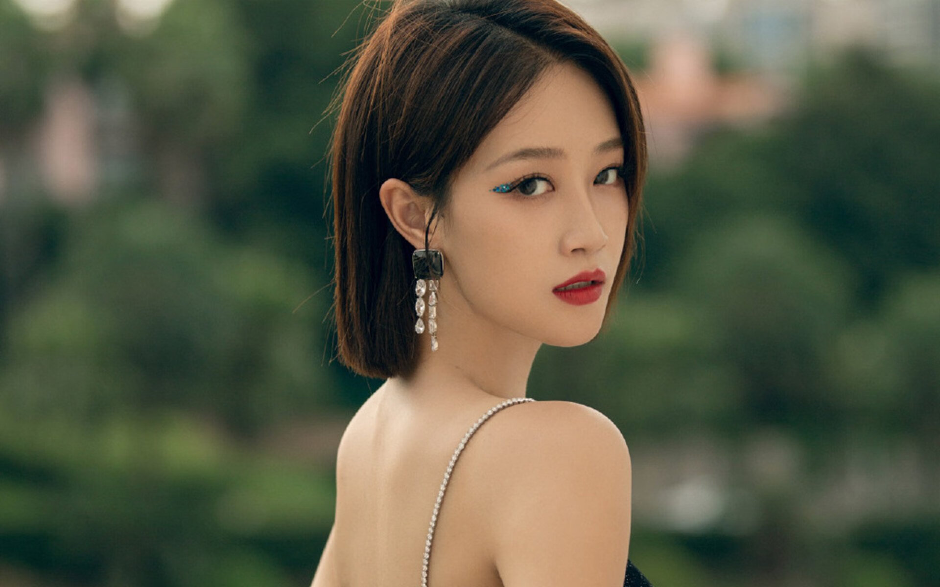 开云入口-德甲激烈战役：攻守节奏快如闪电！，德甲内战