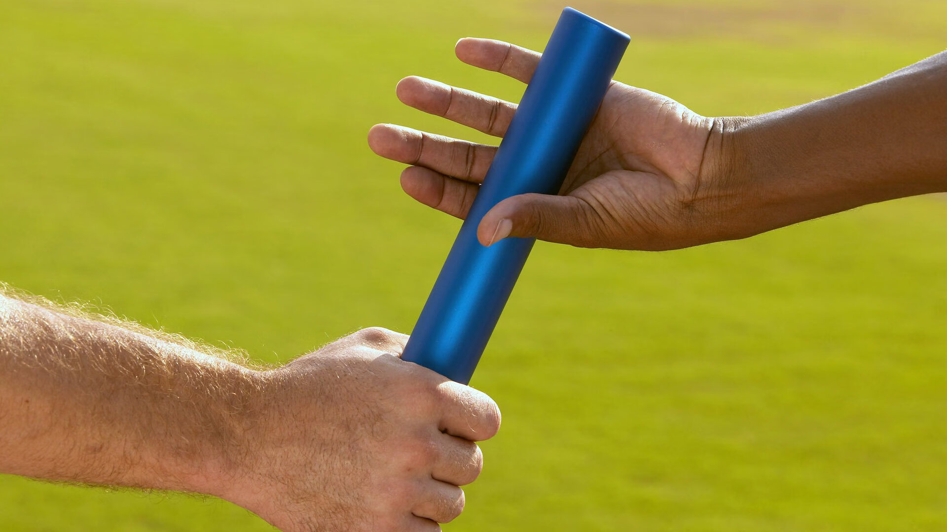 传统花式跳绳比赛，绳圈中的技巧与活力