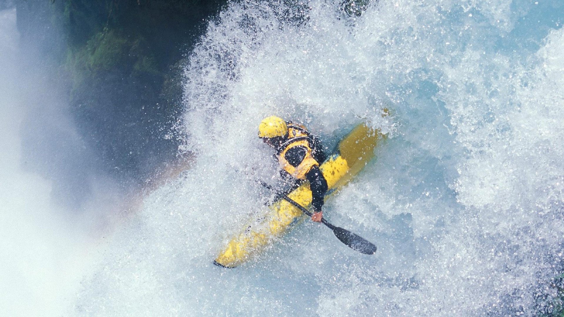 开云电子-极限悬崖跳水：水花溅起的勇气瞬间，悬崖跳水什么电影